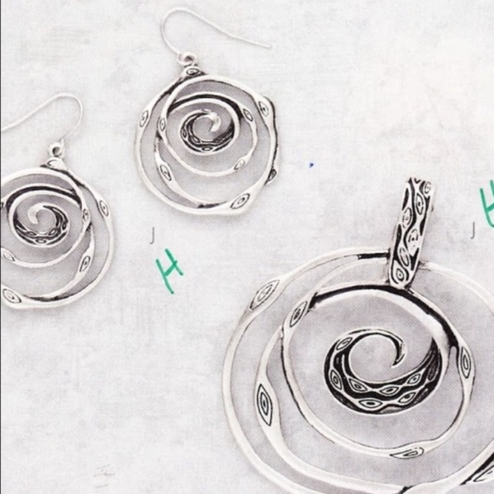 Premier Designs Swirl earrings and pendant